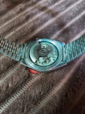 ساعه نوع سيكو اوتوماتيك تعمل على النبض السعر 40 موجوده بالزرقاء يوجد خدمة توصيل