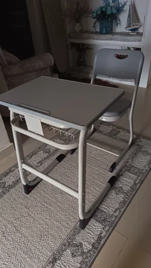 طاولات وكراسي للمذاكرة