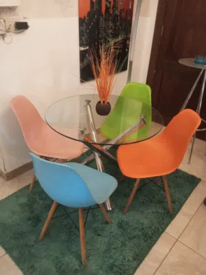 طاوله طعام فخمه زجاج دائريه مع 4 كراسي