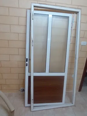 باب ألمنيوم للبع مستعمل بس نضيف كثير