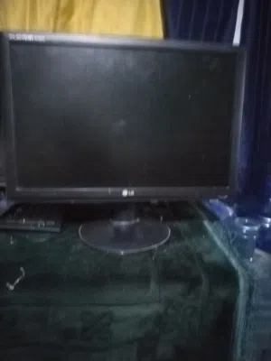 كمبيوتر LG بحاله جيده للبيع وشاشه ووصلة وكبورت ب 30