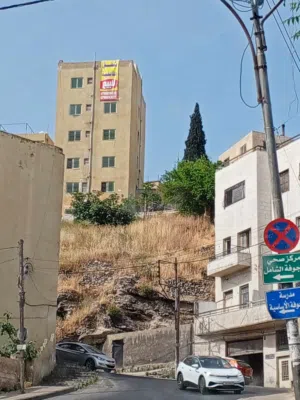 شقق طابقية ذات إطلالة رائعة على المدرج الروماني وجبل القلعة وقصر رغدان