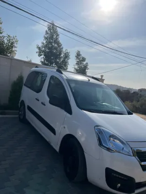 بيجو بارتنر 2017 للبيع اقساط وكاش