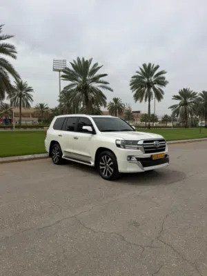 Used Toyota Land Cruiser in Muscat