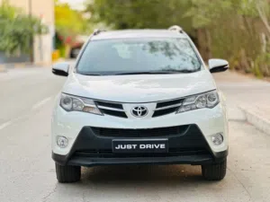 Toyota RAV4 2015 4 wheel drive model second owner well maintained excellent condition