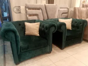 طقم كنب 7 مقاعد من ارقى وافخم الموديلات ستعمال خفيف جدا بحاله الوكاله وبسعر مغري جدا جدا جدا