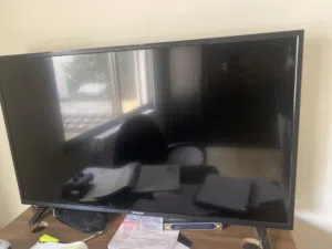 شاشة43بوصة g-guard بحالة الوكالة نضيف بزبط ب غرف نوم او صالون