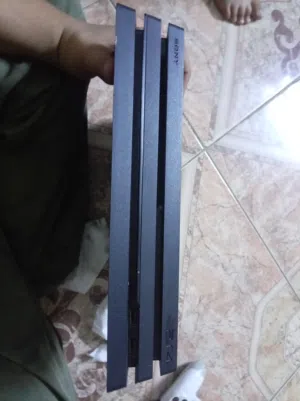 السلام عليكم بلي ستيشن فور برو