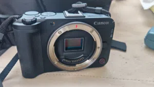 Cameta Canon r50v like new without lens. Price 200 كامرة كانون شبه جديده استعمال شهر واحد بدون عدسة