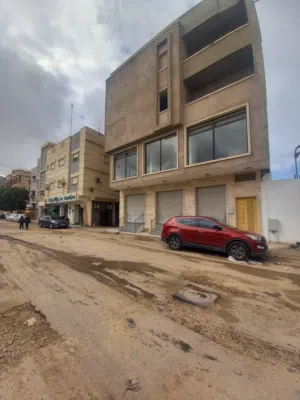 محلات للإيجار طابق أول وصالة تجارية طابق ثاني متصلات مع بعض