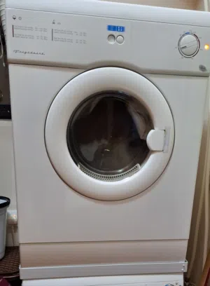 نشافه فريجيدير لون أبيض