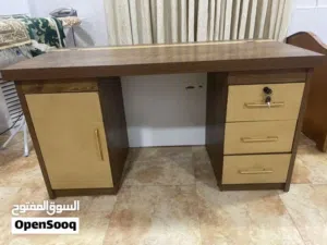 ميز مكتبي للدراسه والاغراض المكتبيه