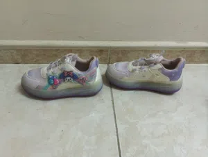 PURPLE SKATING SHOE FOR KID JUST LIKE NEW, No. 39.