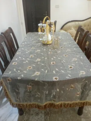 طقم طاولة سفره وكراسيها