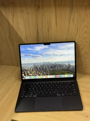 MacBook Air 2024 M3-Chip 16 RAM 256 SSD. 13.6-inch