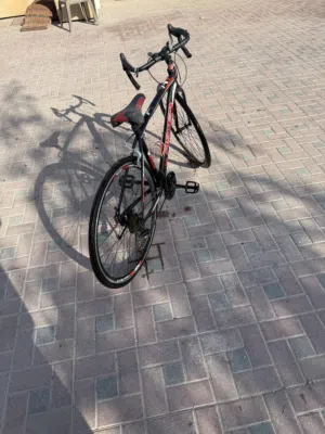 للبيع سيكل رياضي سيكل ما ناقصنا بس تيوب منطر البيع مستعجل