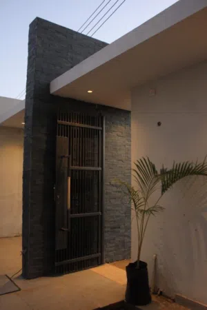 فلا و 3 طوابق مساحه 625 للبيع دره الحلفايا من المالك مباشرة