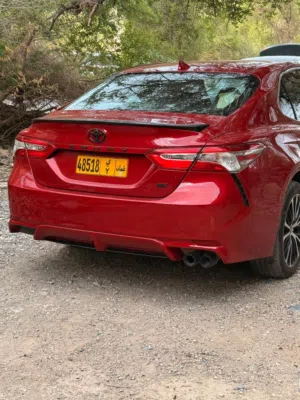 toyota camry 2020 se red colour with black interior. 2.5l v4 engine.