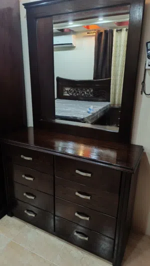 غرفة نوم بحال الوكالة البيع بداعي السفر خشب زان تفصيل وفرش فندقية زمبركية فندقية وكالة جديدة غرفة