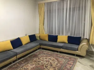 كنبة ، صالون وسط حوش حرف L