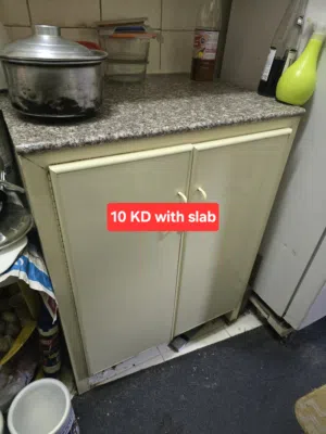 URGENT SALE kitchen cabjnet for cheap price leaving kuwait