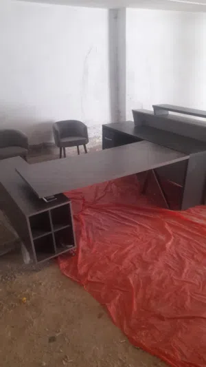 طاوله مكتب مع كراسي جديد