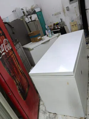 فريزر كبير جدا ونظيف بالكامل وممتاز جدا بدون اعطال وقابل للتفاوض