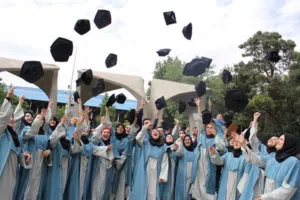 مترجم و دليل سفر والتجارة والدراسة في إيران