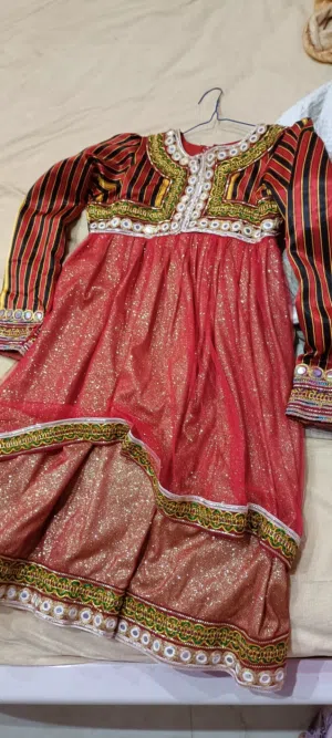 فستان وتقليدية للبنوتات