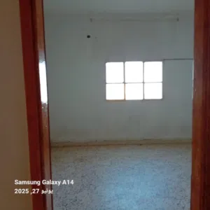 فرصة للبيع أرض كبيرة 1900م مع بيت جاهز وخدمات