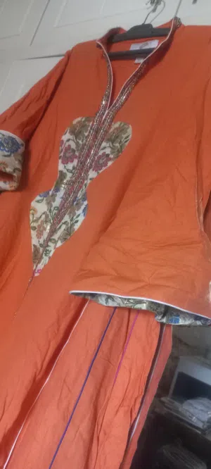 عبايات ودراعات شبه جديدة