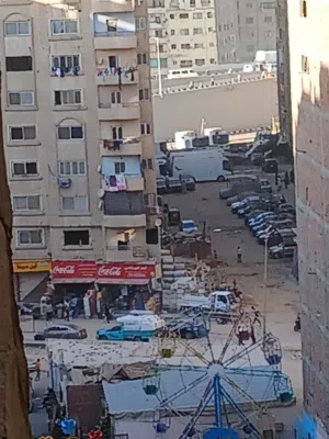 شقة للبيع بالمطبعة فيصل محور عمر ابن العاص عند نزلة حى الهرم وميدان الساعة  ببرج واسانسير