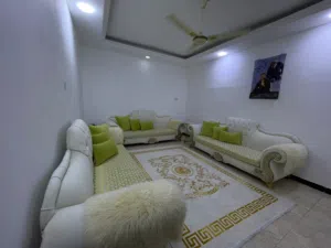 قنفات قنفات  5 قطع 3 قنفات كبيره  2 كراسيّ