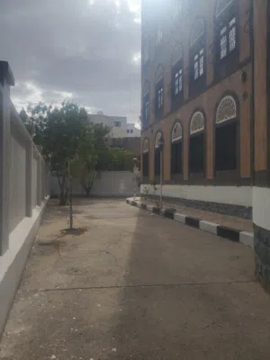 فلا للبيع في ارقى احياء الجراف والبيع للحاجة