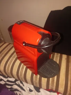 مكينة قهوة ممتازة وحالتها رائعة Nespresso