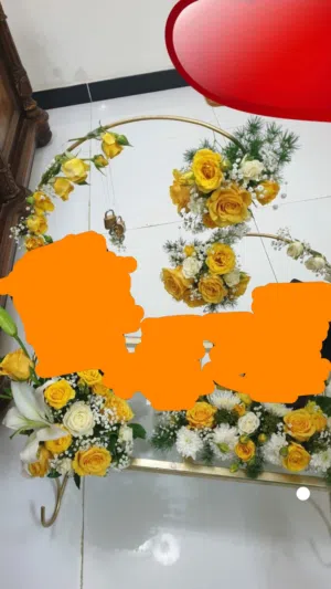 ستاند حديد للهدايا مع قاعده زجاج بدون الورد