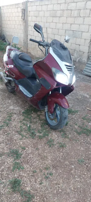 دراجه سكوتر بصلاه على النبي اوتوماتيك مو ناقصها اشي