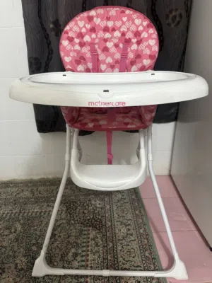 كرسي طعام mothercare بحالة جيدة استعمال خفيف