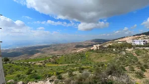 ارض في السلط بالقرب من شارع الستين بإطلالة خلابة على جبال فلسطين 670 متر/ سكن (ج) للبيع او البدل