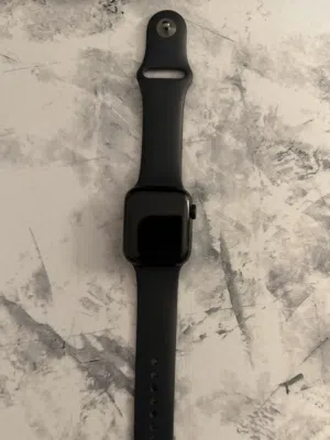 Apple Watch SE بحالة ممتاز وسعر جدا ممتاز .