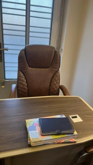 مكتب ينفع للعيادات و الاطباء و المهندسين