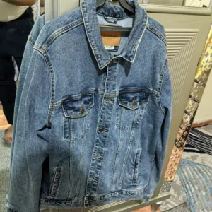 جاكيت جينز pull & bear بحال الوكالة xl