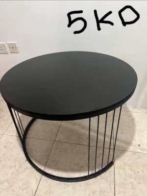 طاولة بحالة جيدة