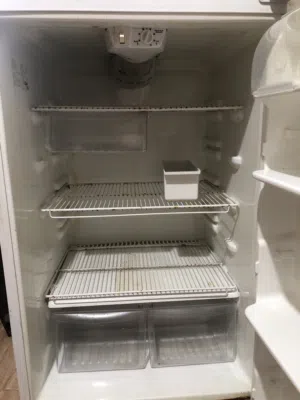 ثلاجة امريكيه للبيع بحاله جيده