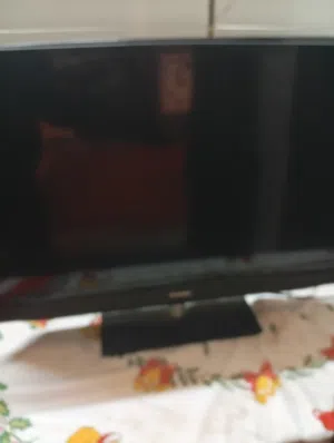 شاشات معطلة للبيع وواحدة شغالة