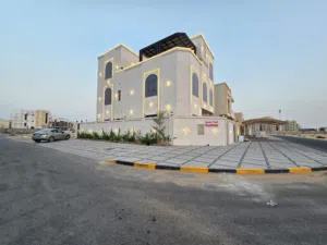فيلا كورنر  6 غرف ماستر  تشطيب ممتاز  سعر مميز