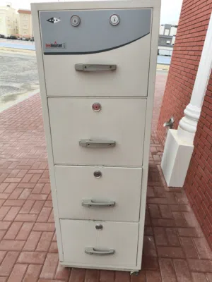 أدراج معدنية مصفحة Armored metal drawers