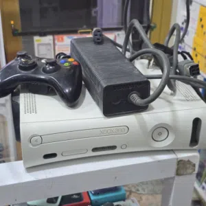 توفر اكس بوكس 360 مستخدم البيع يجي ويه 10 الف + يده واحد