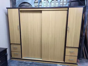 خزانه لامنيت سحاب شبه جديد وكاله 100 دينار من الاخر اربد