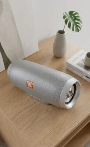 سماعه JBL متنقله بلوتوث بتشتغل على شحن كثير رائعه للمناسبات